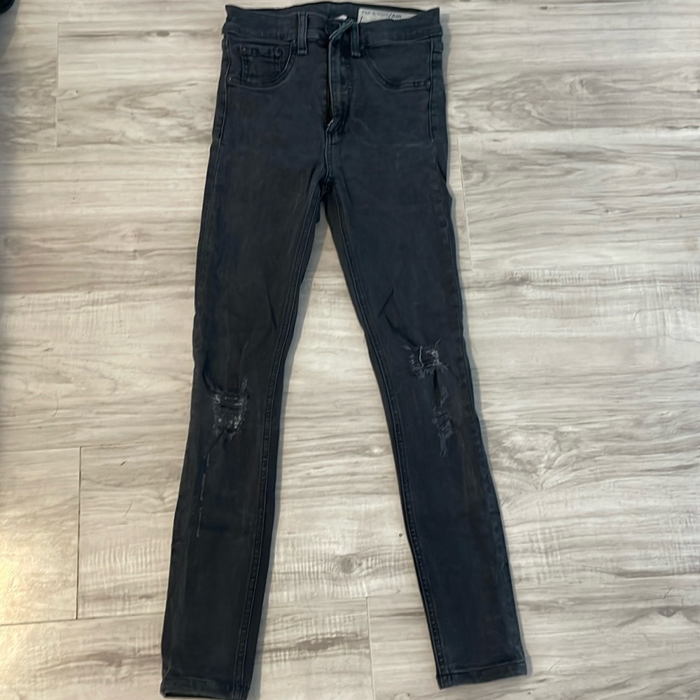 Distressed grey skinny jean
